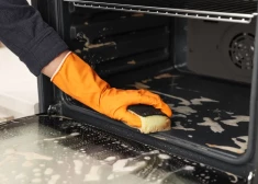 Самый простой способ помыть духовку: жир размягчается сам, остается только протереть