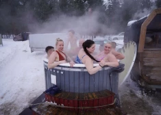 FOTO: ziemas peldētāju turnīrs Mārupē pulcē lielu skaitu interesentu