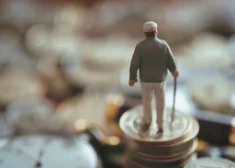 Деньги сегодня или пенсия завтра: инициатива на Manabalss.lv набрала 10 000 подписей