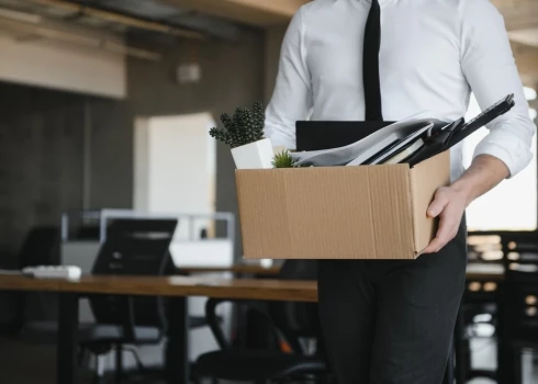 Латвия пошла американским путем - уволить можно будет легко.