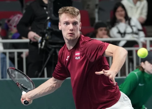Latvijas tenisists Roberts Štrombahs  ar 5-7, 7-6 (7:2), 2-6 zaudēja Hārdam (ATP 603.).
