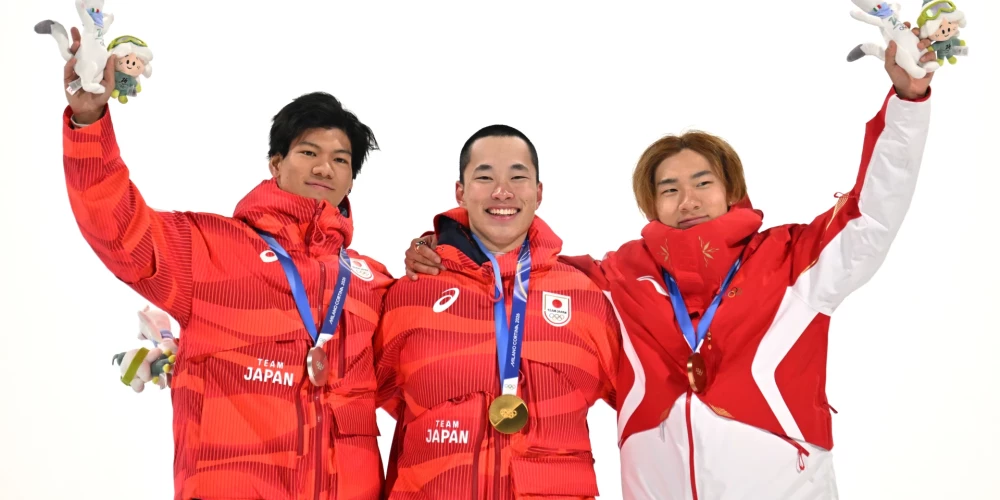 Japānas sportists Kira Kimura sestdien Livinjo izcīnīja zelta medaļu snovbordā "Big Air" disciplīnā.