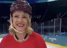 ВИДЕО: Эвика Силиня на Олимпиаде попробовала свои силы на льду вместе с хоккеистами