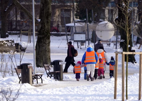 Savākts nepieciešamais parakstu skaits iniciatīvu iesniegšanai Rīgas domē pret trīs Rīgas bērnudārzu slēgšanu.