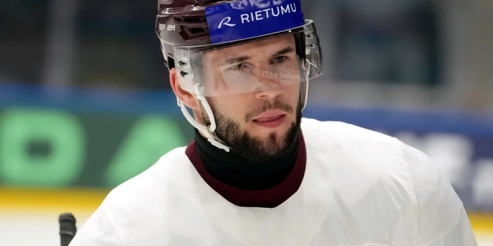 Мартиньш Дзиеркалс - латвийский хоккеист, нападающий сборной Латвии.