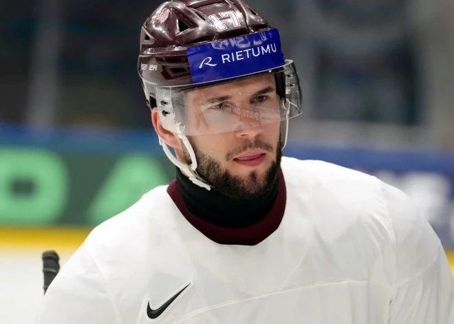 Хоккеист сборной Латвии рассказал, как приходится привыкать к "очень маленькому льду" на Олимпиаде