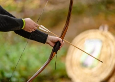 Saeimas komisijai iesniegts aicinājums ļaut medības ar loku