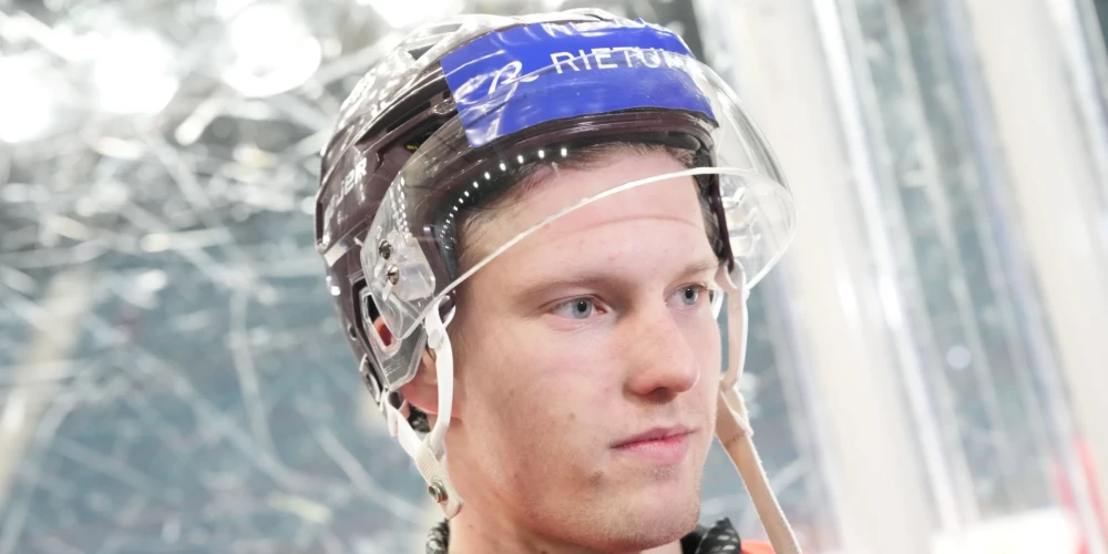 Latvijas vīriešu hokeja izlases uzbrucējs Dans Ločmelis.