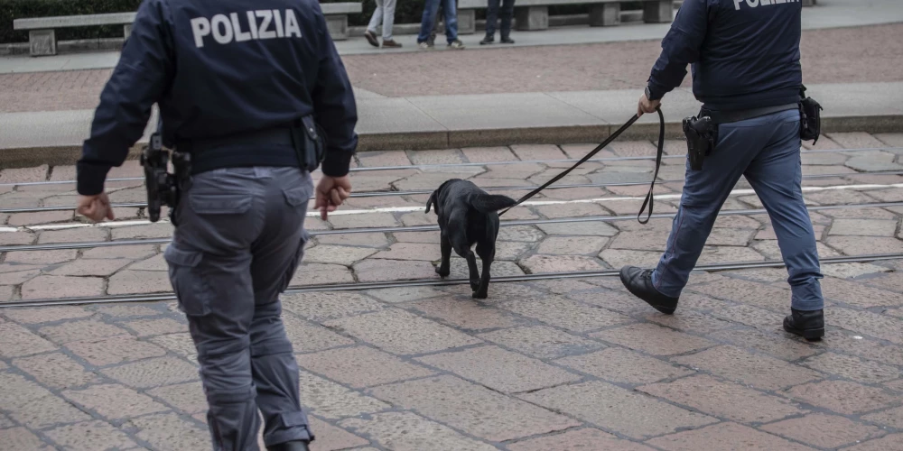 Valdība paplašinājusi arī policijas pilnvaras.
