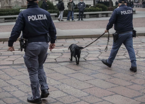 Valdība paplašinājusi arī policijas pilnvaras.