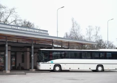 Reģionālajos autobusos Vidzemē – pārmaiņas maršrutos un laikos; aicina pārbaudīt sarakstus