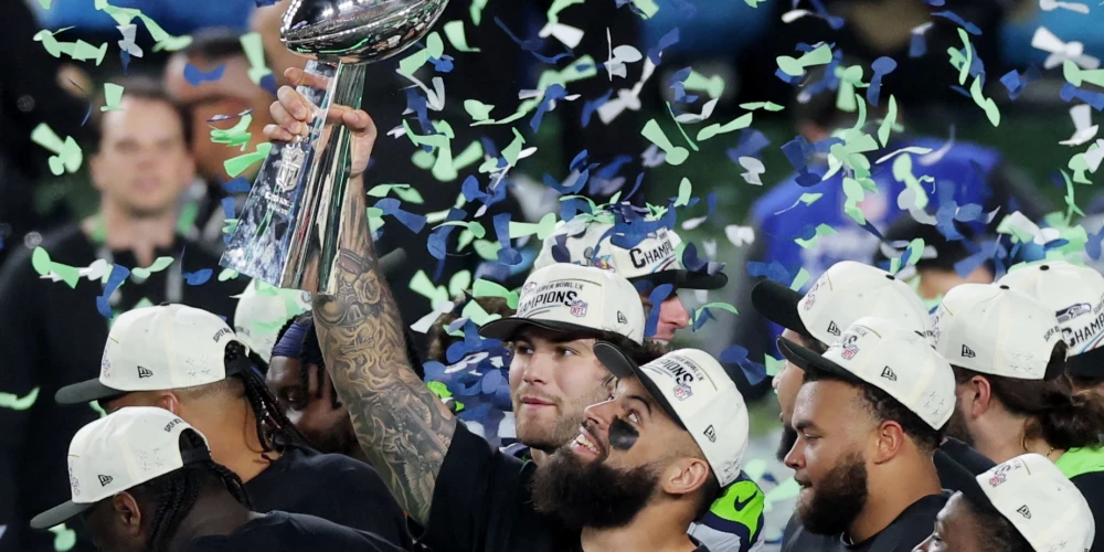 "Super Bowl" mačā triumfē Sietlas "Seahawks".