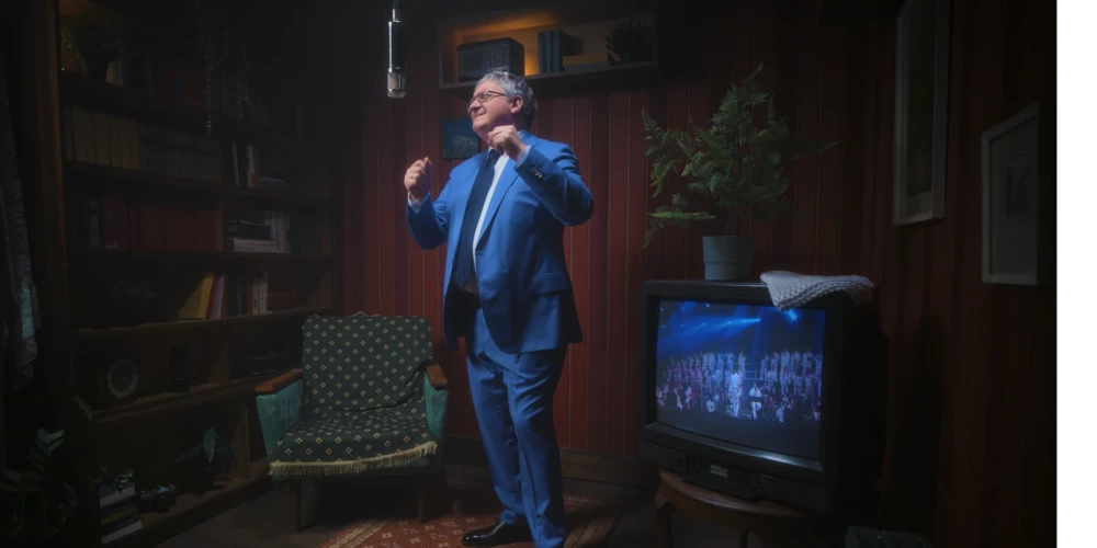 Žoržs piekritis izpildīt "Bermudu divstūra" populāro hitu un piešķirt tam jaunu skanējumu.