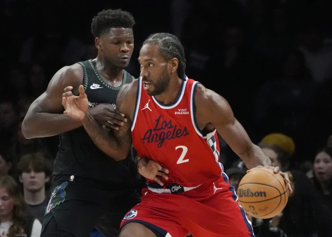 Kavai Lenards iemet 41 punktu negaidītā uzvarā pār "Timberwolves"; "Knicks" apspēlē "Celtics"