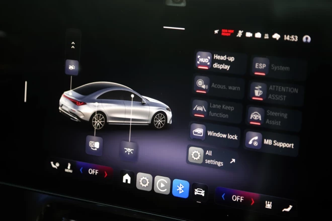 Visi iestatījumi un regulējumi meklējami centrālajā displejā.