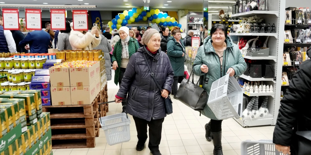 Латвия оказалась рядом со средним уровнем ЕС по фактическому выходу на пенсию.