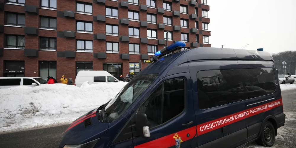 Russia General Alexeyev Assassination Attempt 9100143 06.02.2026 A car of Russian Investigative Committee is seen outside the residential building located on Volokolamskoye highway, where an unidentified assailant opened fire at Russian Defence Ministry Lieutenant General Vladimir Alexeyev, in Moscow, Russia. According to the investigation, on February 6, 2026, an unidentified person fired several shots at a man and fled the scene. The victim was hospitalized in one of the city s hospitals. Grigory Sysoev / Sputnik Moscow Russia PUBLICATIONxINxGERxSUIxAUTxESTxLTUxLATxNORxSWExDENxNEDxPOLxUKxAUSxONLY Copyright: xGrigoryxSysoevx
