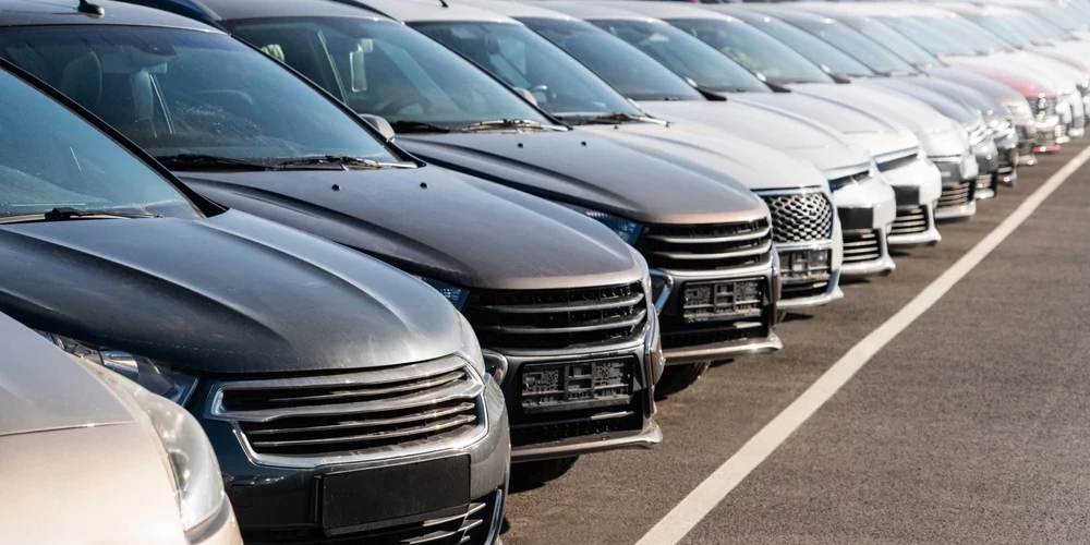 Lietuvā par 30 miljonu eiro PVN nesamaksāšanu lietotu automobiļu tirdzniecībā tur aizdomās Latvijas, Lietuvas un Nīderlandes pilsoņus.