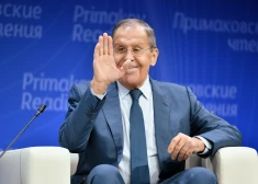 "Skaistas meitenes" no Moldovas un cigāru smēķēšana: Epstīna failos vairākkārt uzpeld Lavrova vārds 