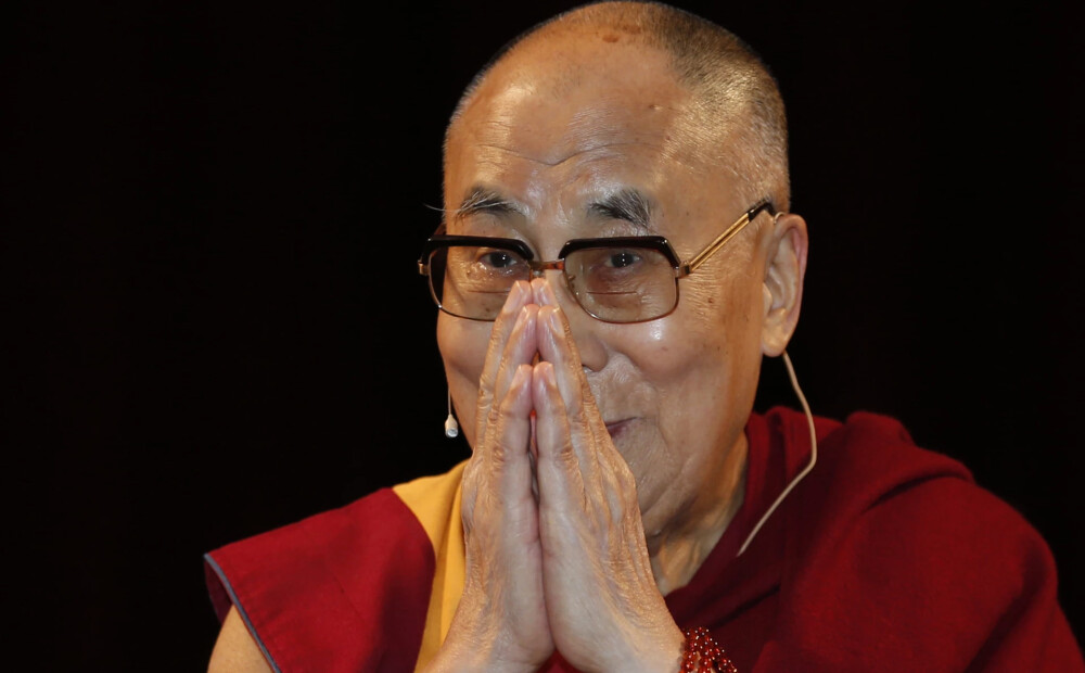 Arī Dalailama ir pieminēts Epstīna lietas materiālos: garīgais līderis komentē, vai ticies ar bēdīgi slaveno pedofilu