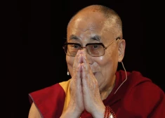 Arī Dalailama ir pieminēts Epstīna lietas materiālos: garīgais līderis komentē, vai ticies ar bēdīgi slaveno pedofilu