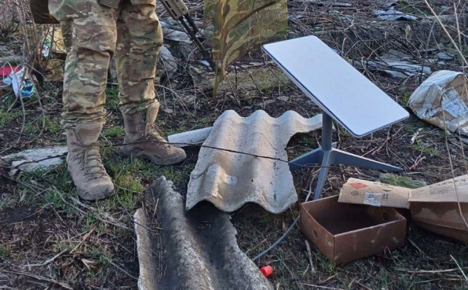 Pēc "Stalink" termināļu bloķēšanas, krievu okupanti ķērušies pie alternatīvām metodēm, lai atjaunotu sakarus.