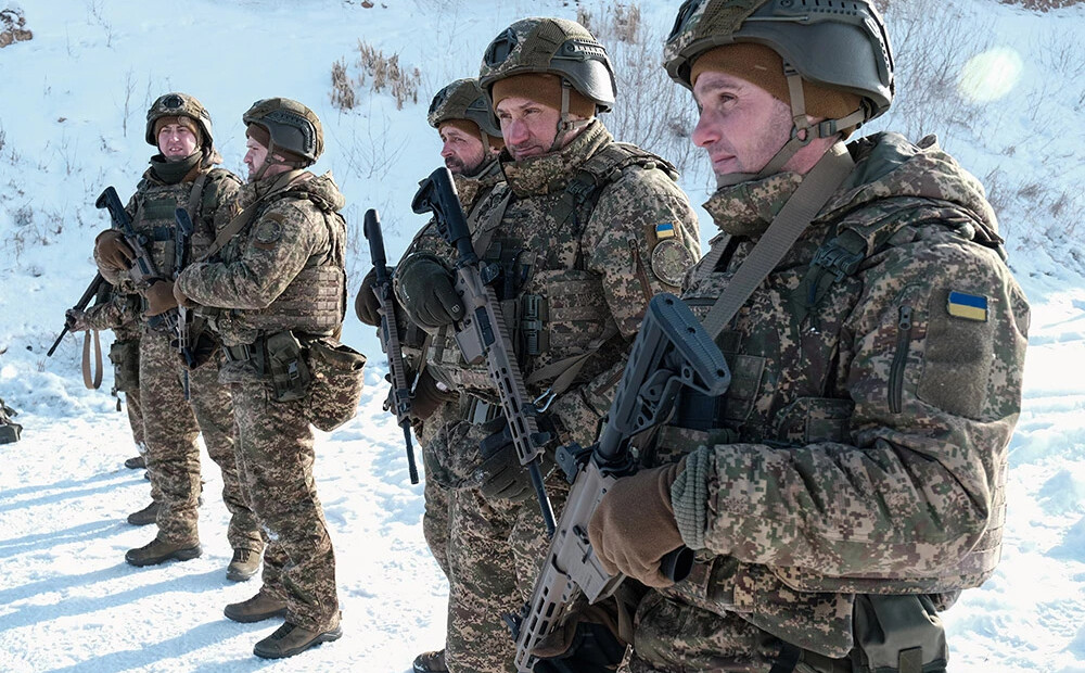 Ukrainas bruņotie spēki uzbrukuši okupantu noliktavām un komandpunktam, iznīcinot tūkstošiem dronu