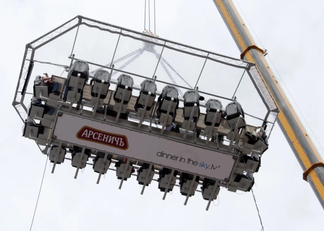 Samaksāji, bet pie maltītes netiki – vairs netiks piedāvāta iespēja vakariņot 50 metrus virs zemes