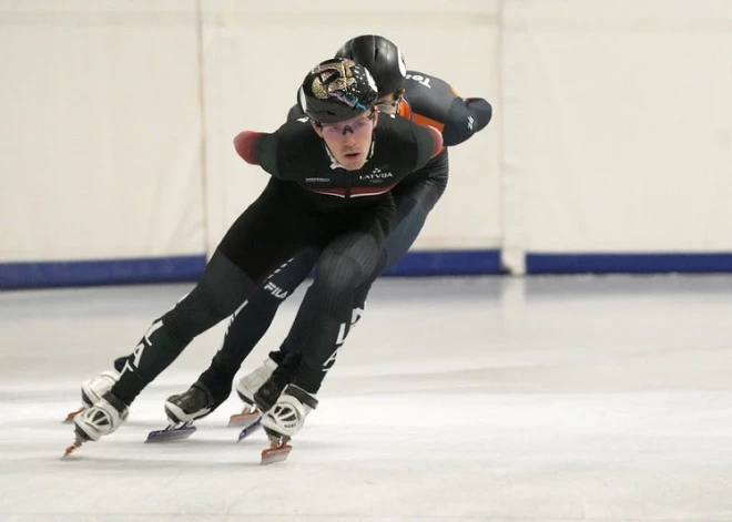 Latvijas šorttrekistam Reinim Bērziņam kvalifikācijā starp konkurentiem agresorvalsts sportists