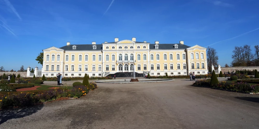 В Рундальском дворце открывается обновленная экспозиция библиотеки герцога Петра.