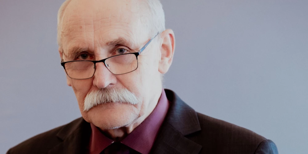 Mūža balvu par nozīmīgu ieguldījumu Latvijas literatūrā ekspertu komisija nolēmusi piešķirt tulkotājam Jānim Krastiņam.