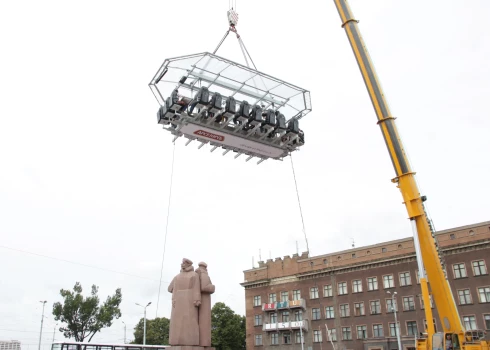 Даже после блокировки dinnerinthesky.lv могут появляться предложения в соцсетях.