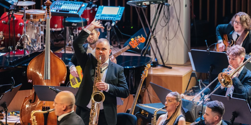 2026. gada 7. februārī koncertzālē "Latvija" nosvinēta saksofonista Renāra Lāča 50. dzimšanas diena.