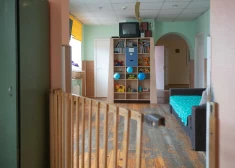 "Es pieļāvu lielu, lielu kļūdu..." Kā mazo Elīzu un citus bērnus audzina māmiņas Iļģuciema cietumā. FOTO