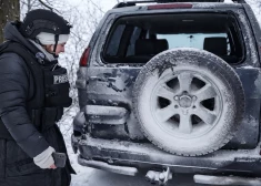 Šofera reakcija izglābj dzīvības: Latvijas žurnālisti Ukrainā piedzīvo dronu uzbrukumu. VIDEO