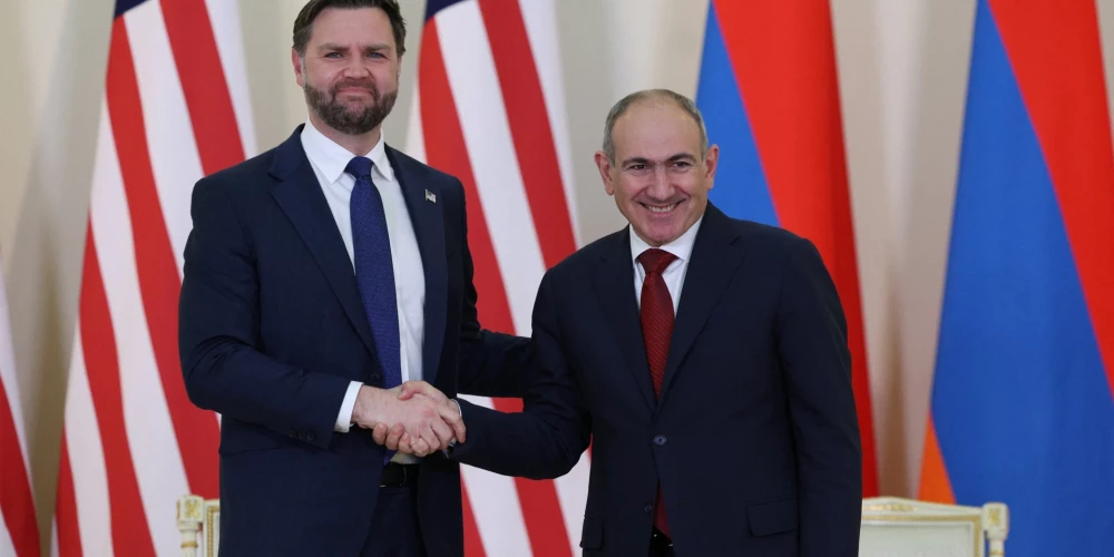 ASV viceprezidents Džeimss Deivids Venss ar Armēnijas premjerministru Nikolu Pašinjanu.