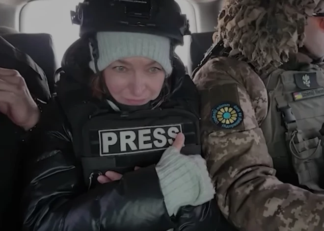 ВИДЕО: команда LSM попала под атаку российского дрона у линии фронта в Украине