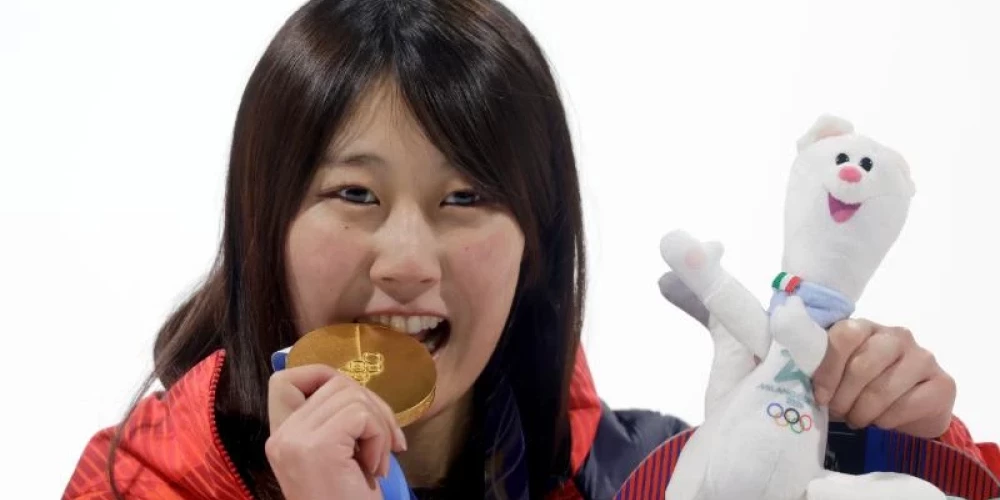 Japāniete Murase kļūst par olimpisko čempioni snovbordā "Big Air" disciplīnā.