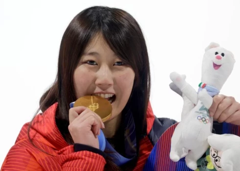 Japāniete Murase kļūst par olimpisko čempioni snovbordā "Big Air" disciplīnā.