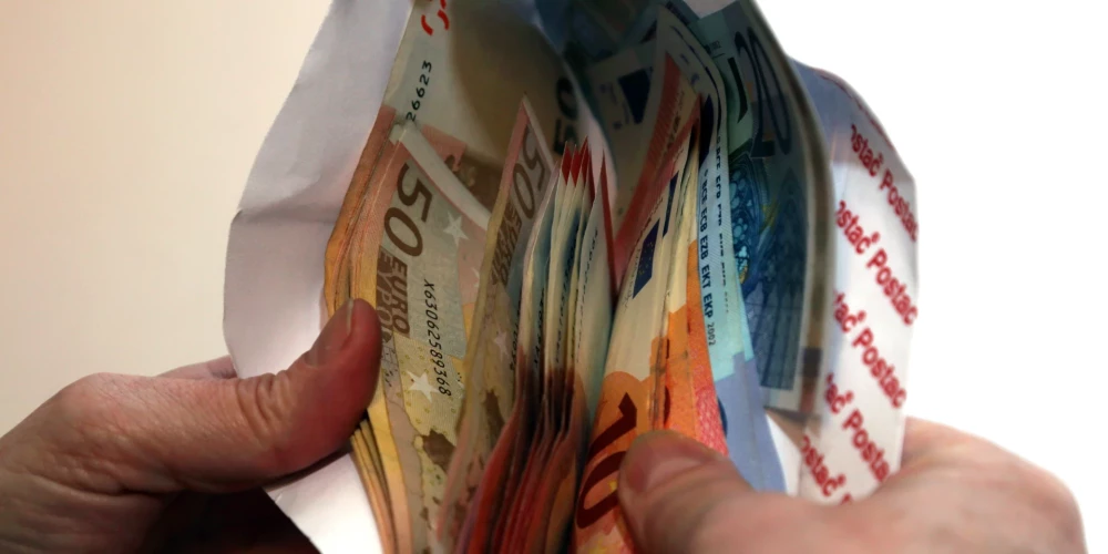 Masveida pirmstermiņa uzkrājumu izņemšana no pensiju otrā līmeņa nākotnes pensionārus pakļautu nabadzības riskam. 