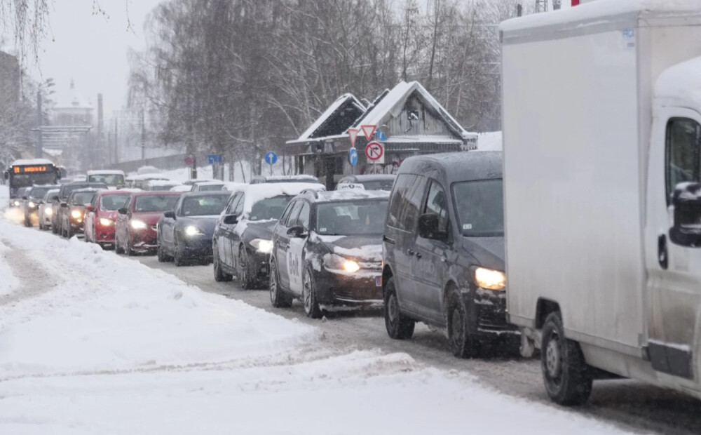 Rīgā šorīt īpaši apgrūtināti braukšanas apstākļi