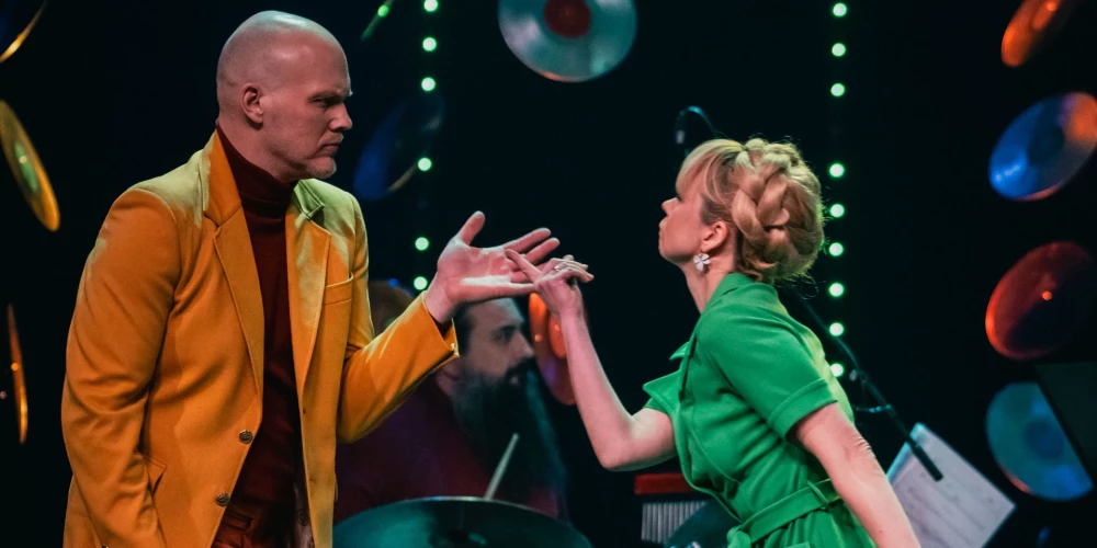 Kā veltījums Raimonda Paula un Alfrēda Krūkļa jubilejām tapis koncertuzvedums “Sens tik sens ir tas stāsts”, kas 2026. gada 9. februārī Rīgā, VEF kultūras pilī piedzīvoja savu pirmizrādi, pulcējot skatītājus emocionālā un muzikāli bagātā ceļojumā latviešu estrādes zelta fondā.