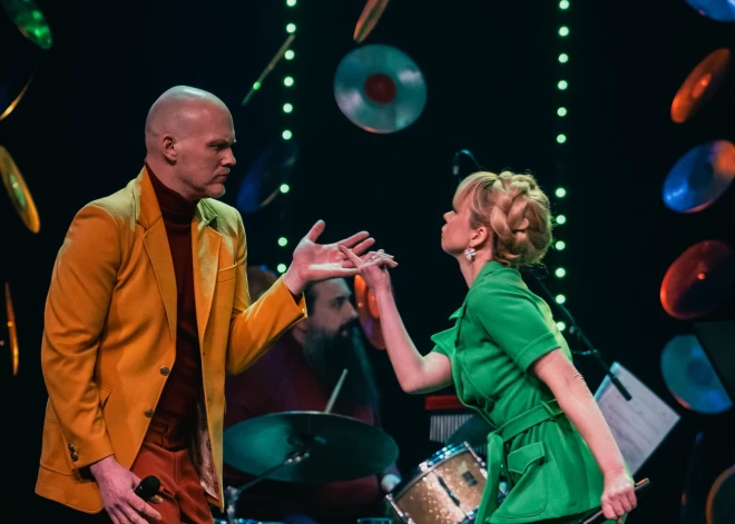 Kā veltījums Raimonda Paula un Alfrēda Krūkļa jubilejām tapis koncertuzvedums “Sens tik sens ir tas stāsts”, kas 2026. gada 9. februārī Rīgā, VEF kultūras pilī piedzīvoja savu pirmizrādi, pulcējot skatītājus emocionālā un muzikāli bagātā ceļojumā latviešu estrādes zelta fondā.