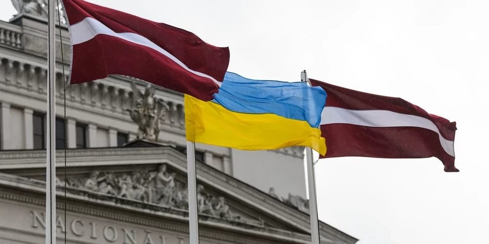 Рижская дума решила перечислить 100 тысяч евро на поддержку Украины.