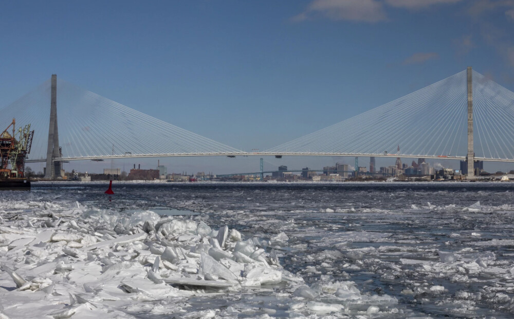 Tramps draud bloķēt jaunā ASV un Kanādas tilta atklāšanu