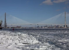 Tramps draud bloķēt jaunā ASV un Kanādas tilta atklāšanu