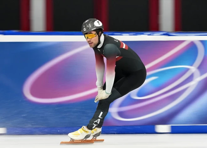 Šorttrekists Bērziņš krietni ātrāks par krievu sportistu, Krūzbergs dramatiskā veidā tiek ceturtdaļfinālā