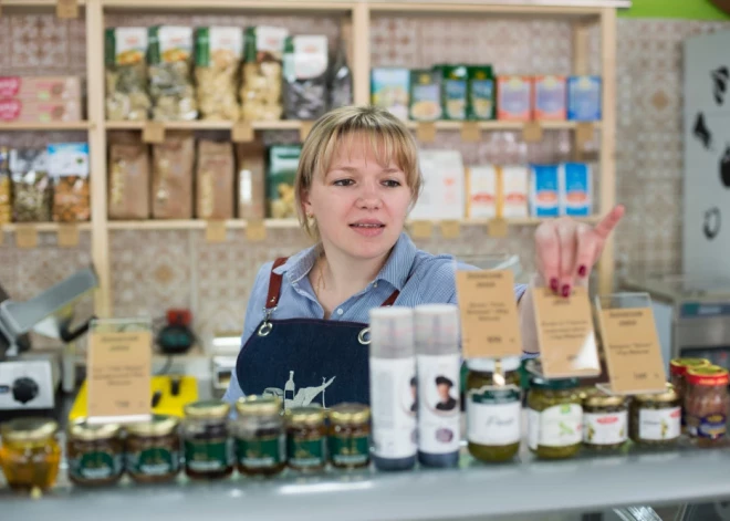 В Сейме поддержали поправку: общение с потребителями должно быть на латышском