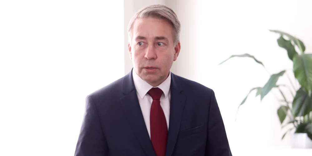 Papildus tam ir jāmeklē citi risinājumi, kas būtu vērsti uz plašāku iedzīvotāju loku.