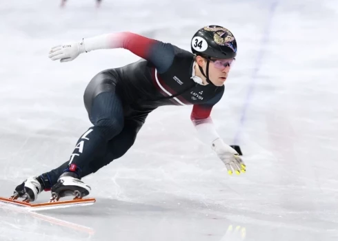 Берзиньш финишировал через одну минуту 25,76 секунды.